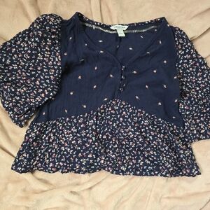 Arizona Jean Company Navy Floral Blouse